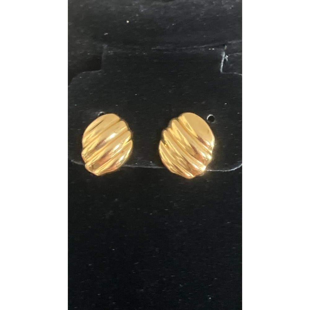 VTG. CROWN TRIFARI GOLD TONE WAVY SMALL HOOP CLIP ON EARRINGS